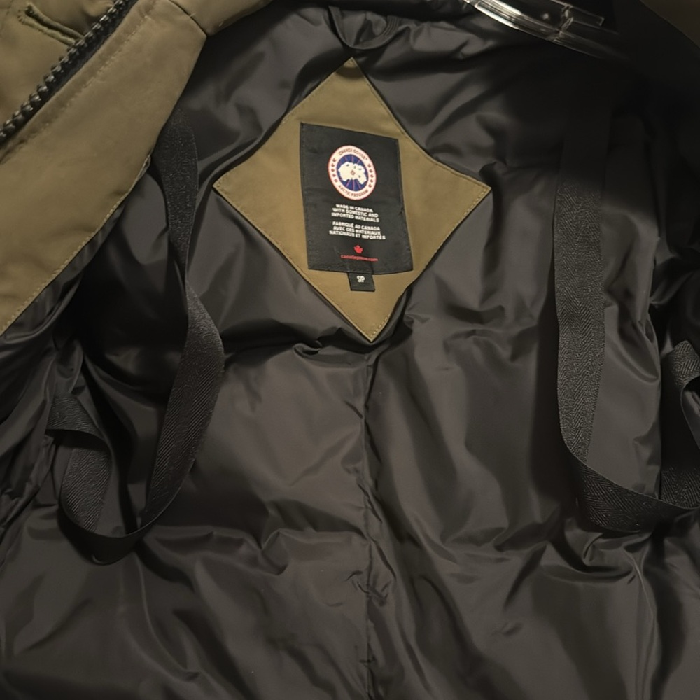 Canada Goose Parka in great condition - Picture 5 of 5